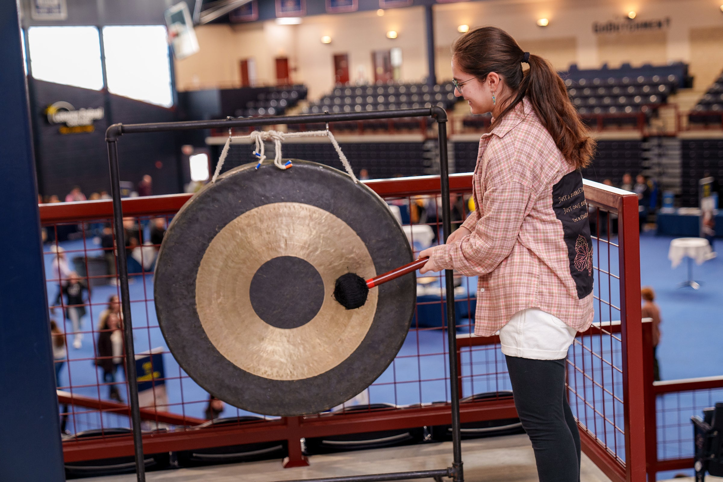 Accepted student rings gong at campus event after choosing to enroll at LVC