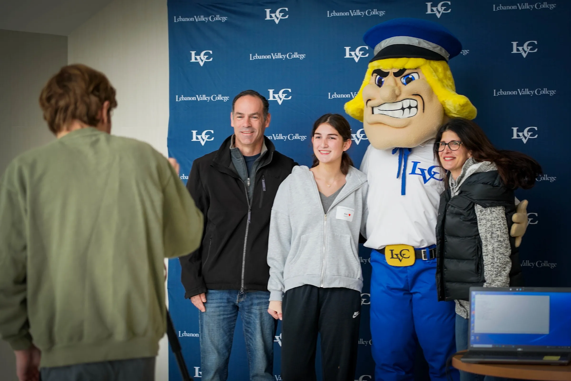 Admitted student and parents pose with Dutchman mascot at LVC Live admitted student event