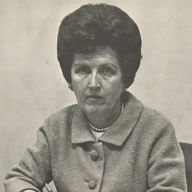 Black and white photo of Elizabeth Geffen