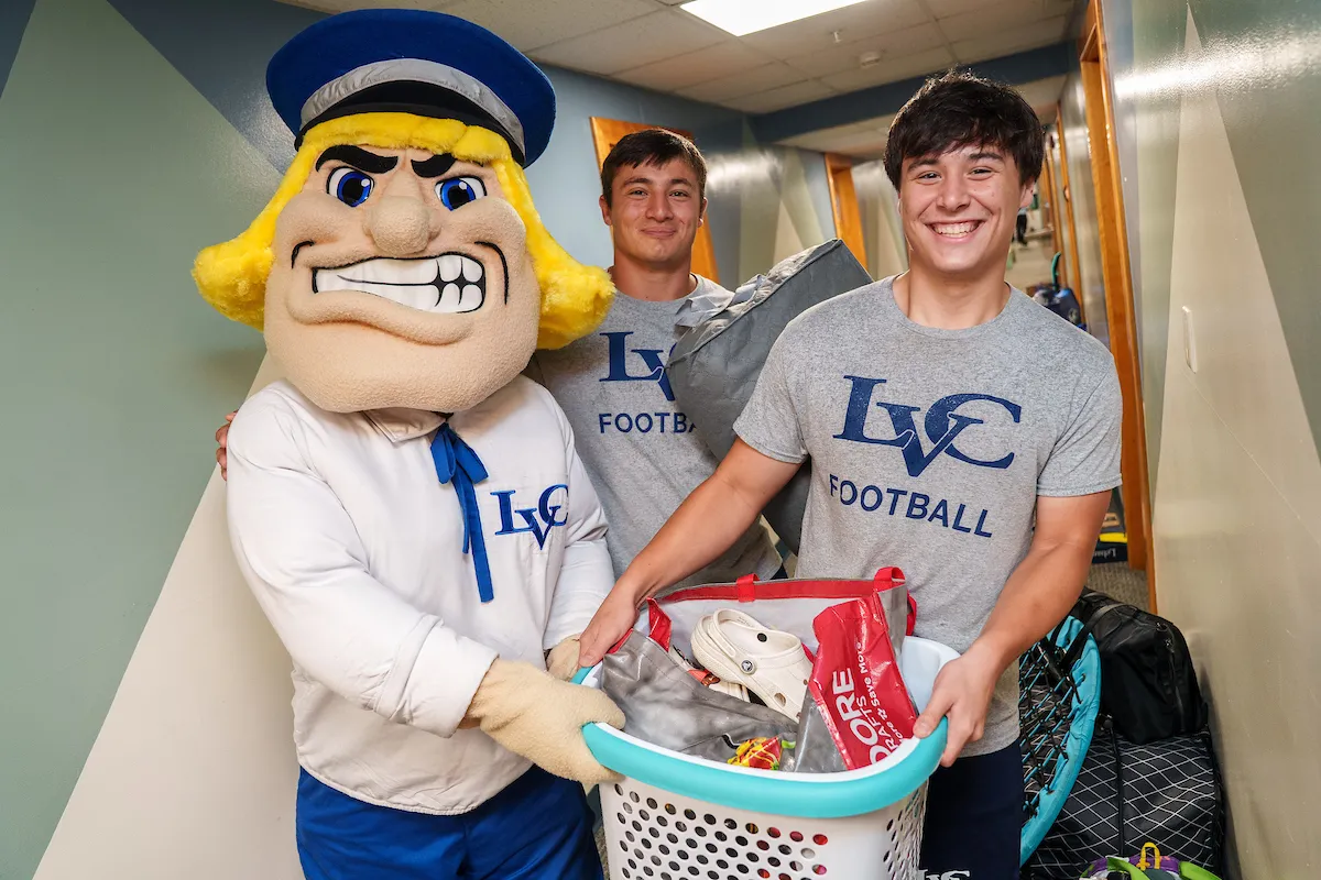 LVC Dutchman mascot helps students on move-in day