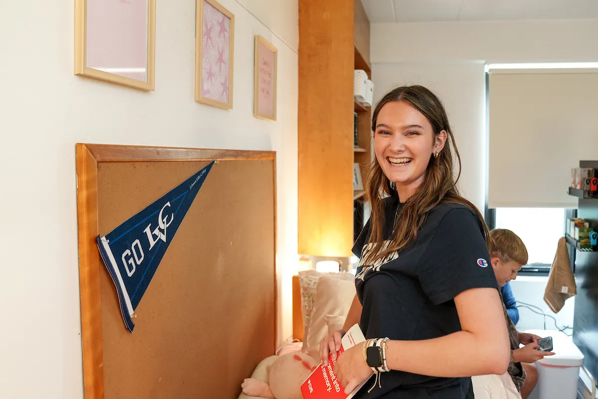 Student sets up dorm room on LVC move-in day 2025