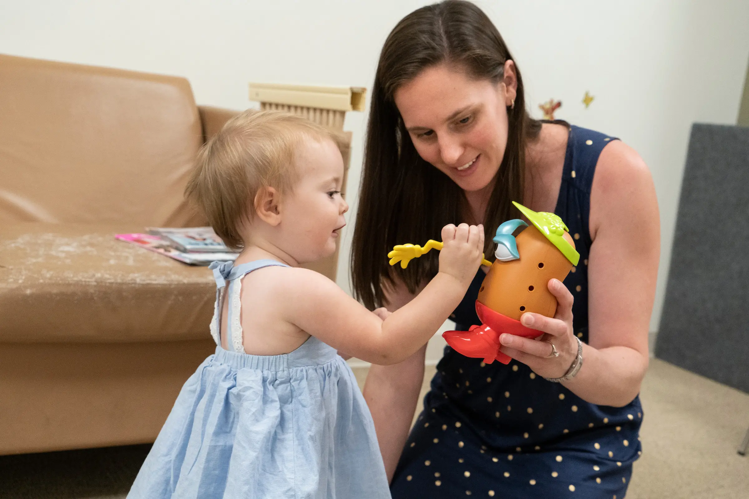 Rachel Albert works with child in the Baby Lab for Psychology