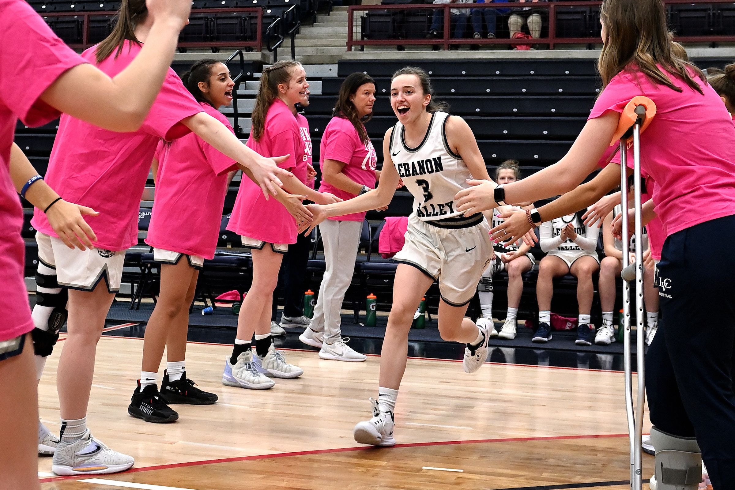 Daelyn Stabler runs out at start of women's basketball pink game