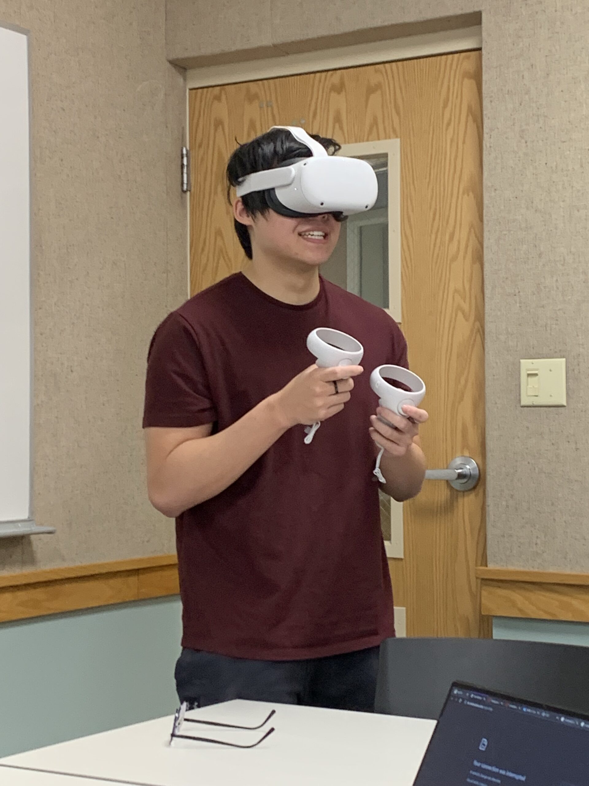 Student uses virtual reality equipment