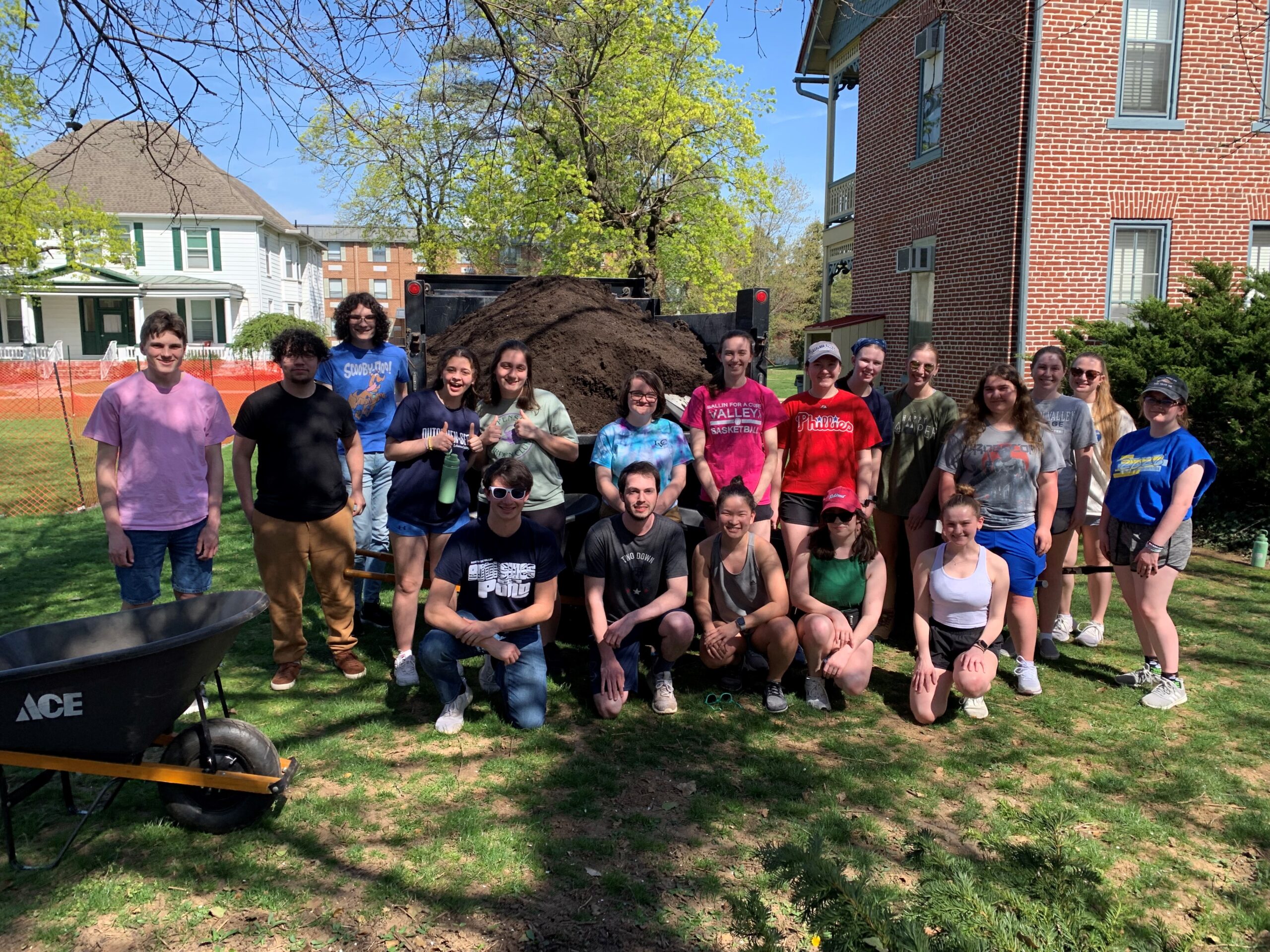 LVC students participate in campus clean up service project