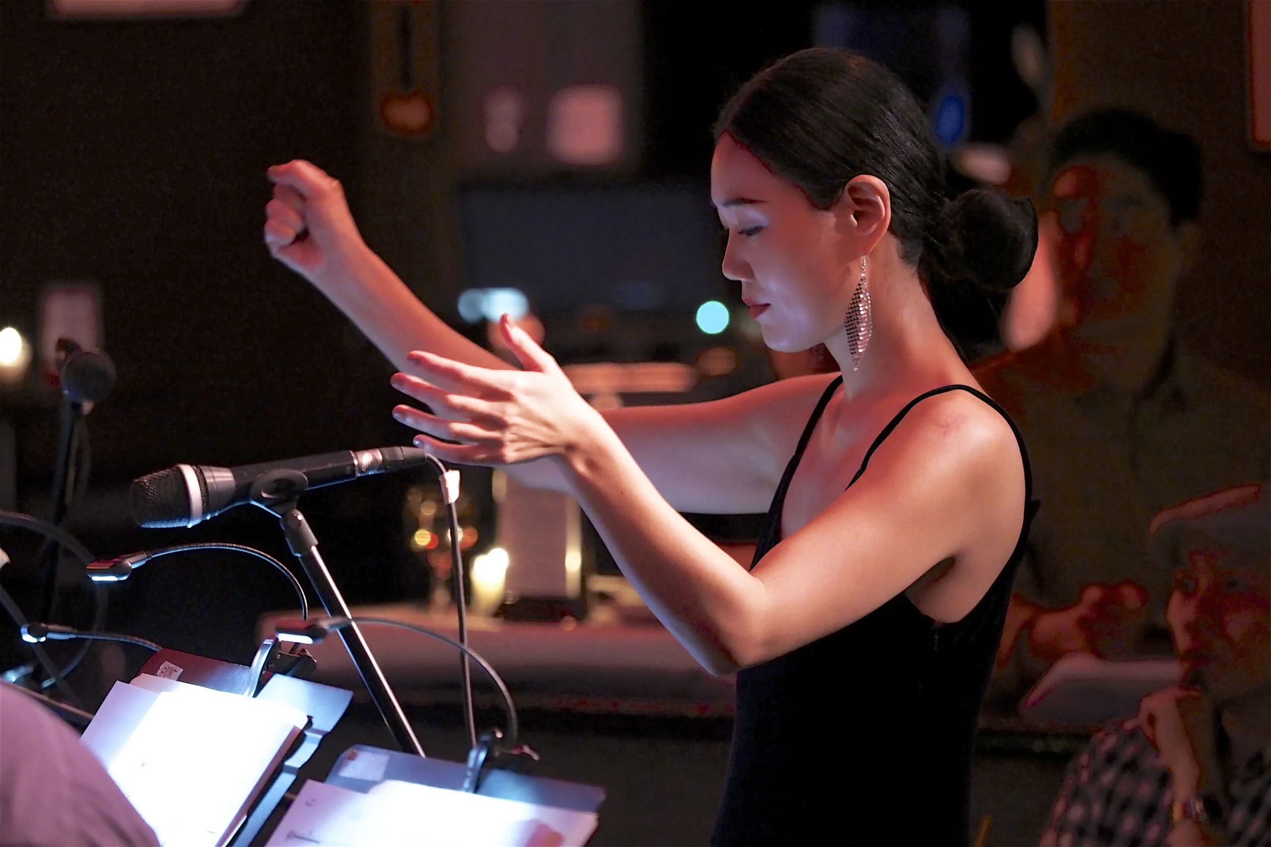 Jihye Lee conducting