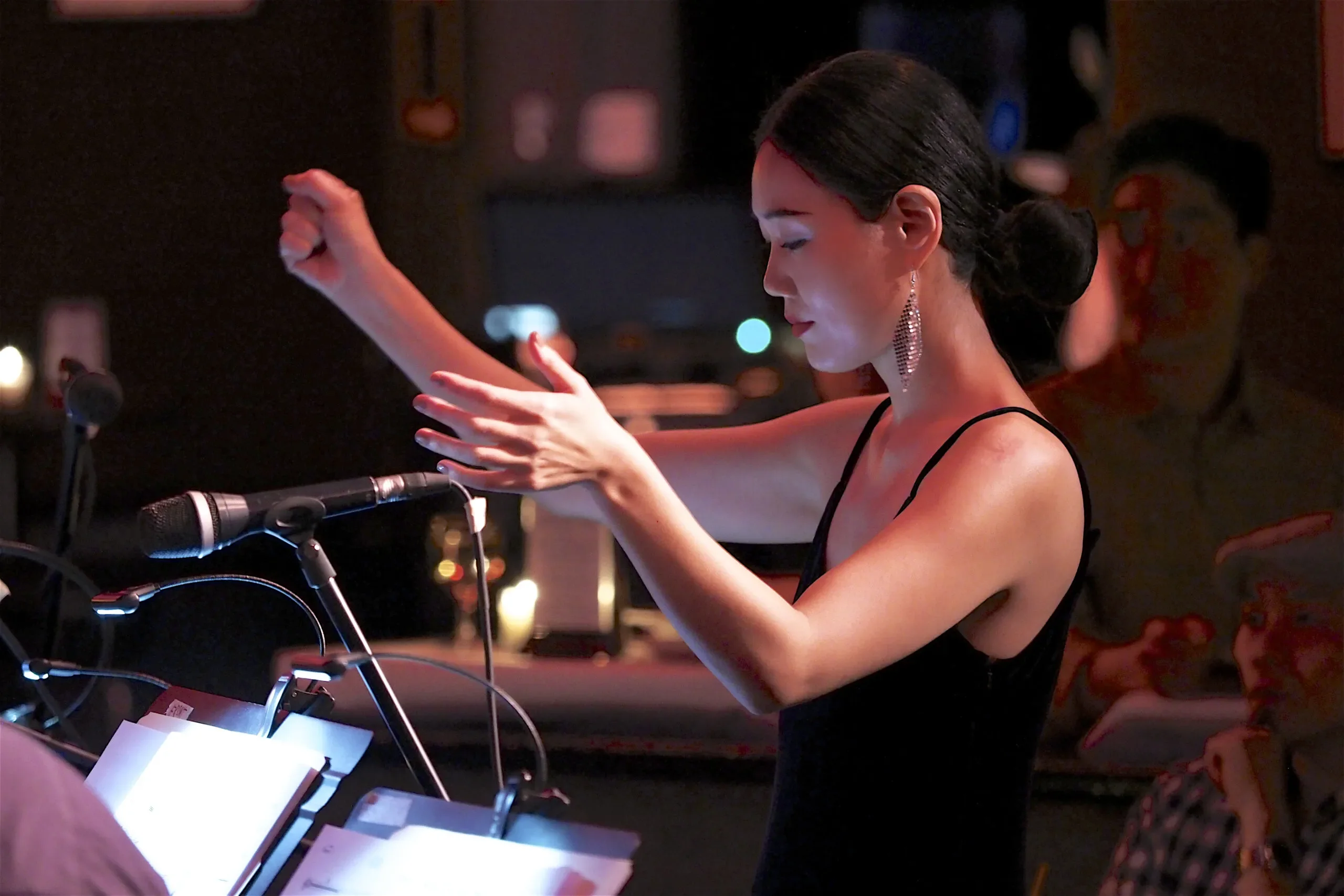 Jihye Lee conducting