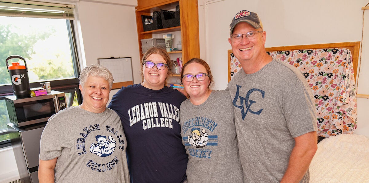 Family of new LVC student on move-in day