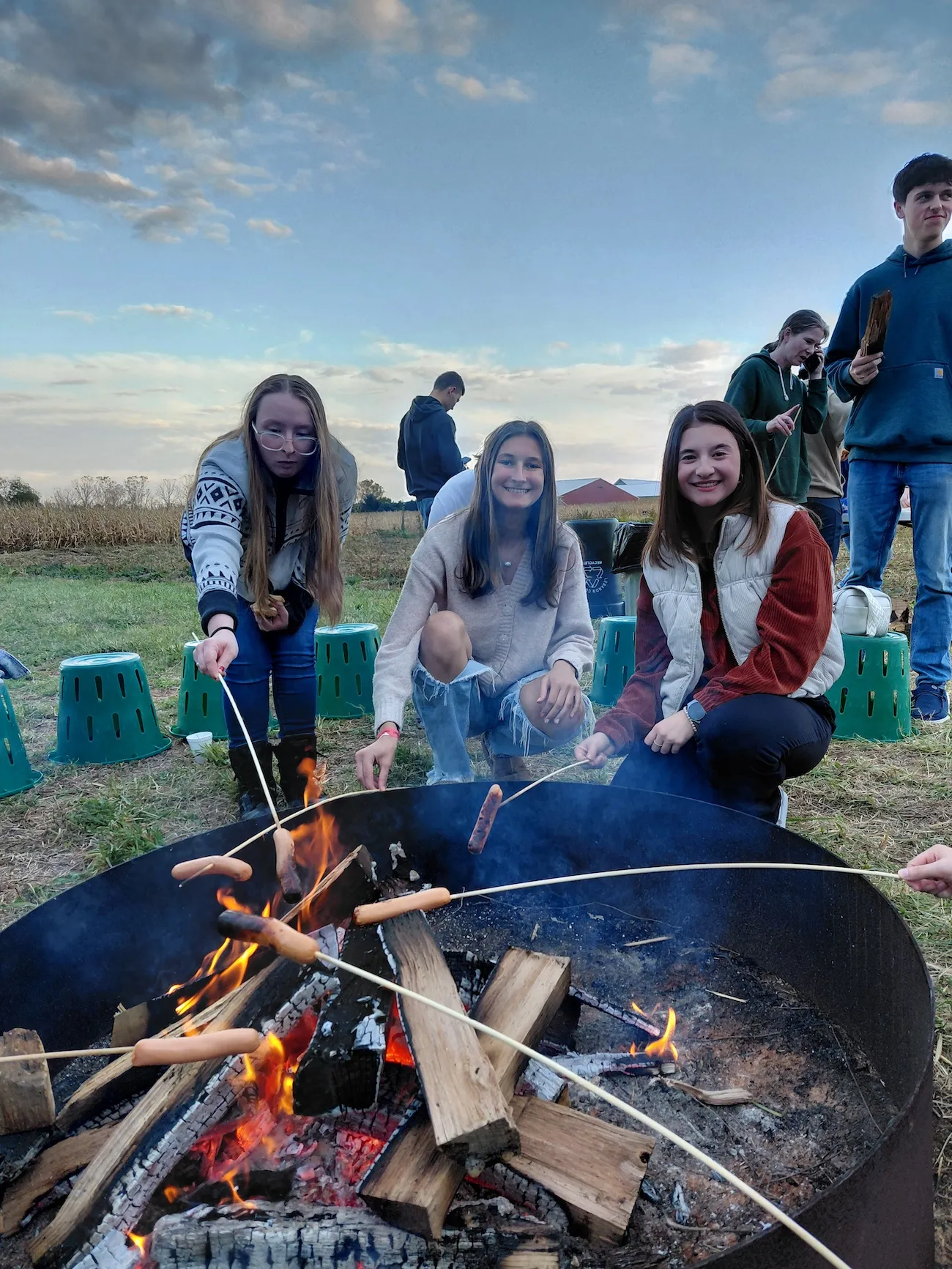 Honors students roast hot dogs during excursion to corn maze