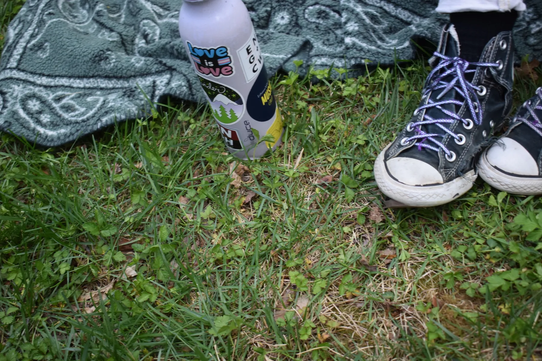 Hand-woven shoelaces