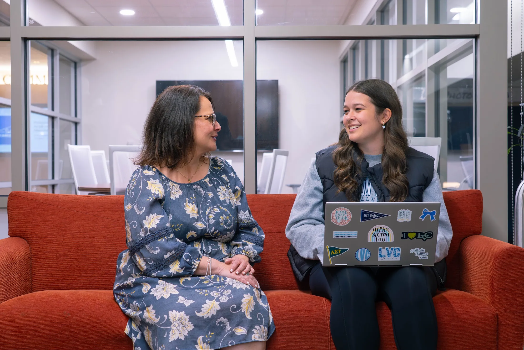 Breen Center staff member meets with student on couch